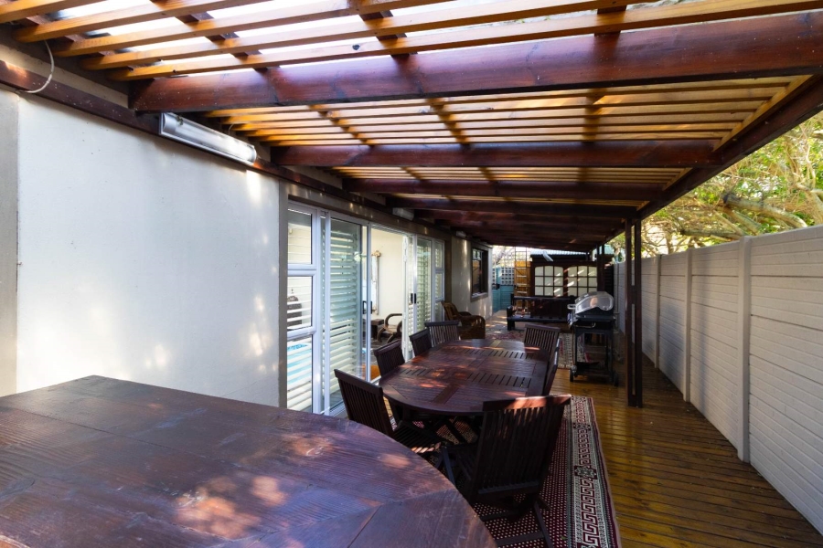 6 Bedroom Property for Sale in Sandbaai Western Cape
